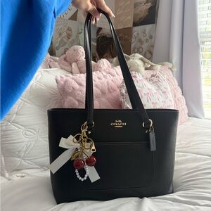 Black coach, leather tote bag purse